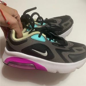 Nike Air Max 200
VGUC 
Size 11C